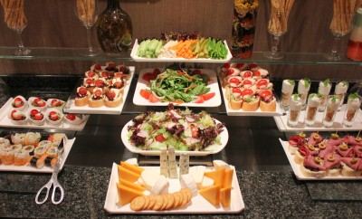 Platinum also gives Club Lounge access. Here's the afternoon spread at Le Meridien Amman, Jordan